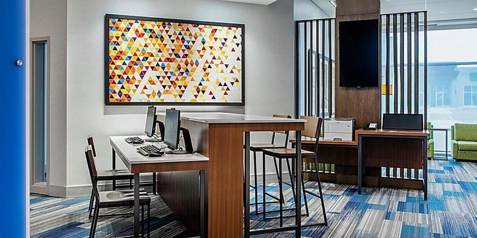 Holiday Inn Express & Suites - Brandon By Ihg Ngoại thất bức ảnh