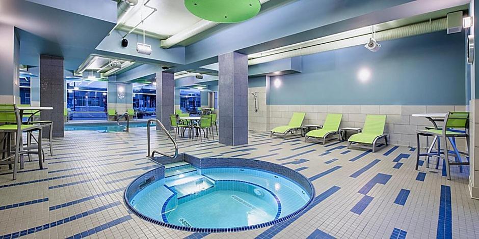 Holiday Inn Express & Suites - Brandon By Ihg Ngoại thất bức ảnh