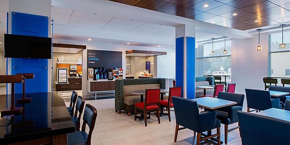 Holiday Inn Express & Suites - Brandon By Ihg Ngoại thất bức ảnh