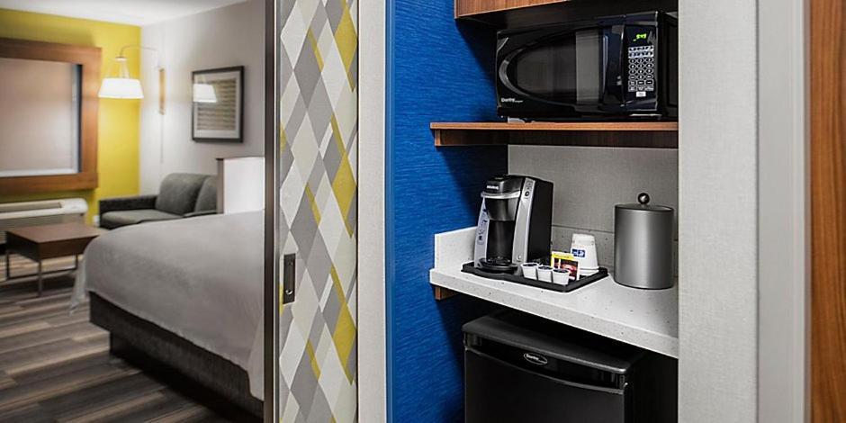 Holiday Inn Express & Suites - Brandon By Ihg Ngoại thất bức ảnh