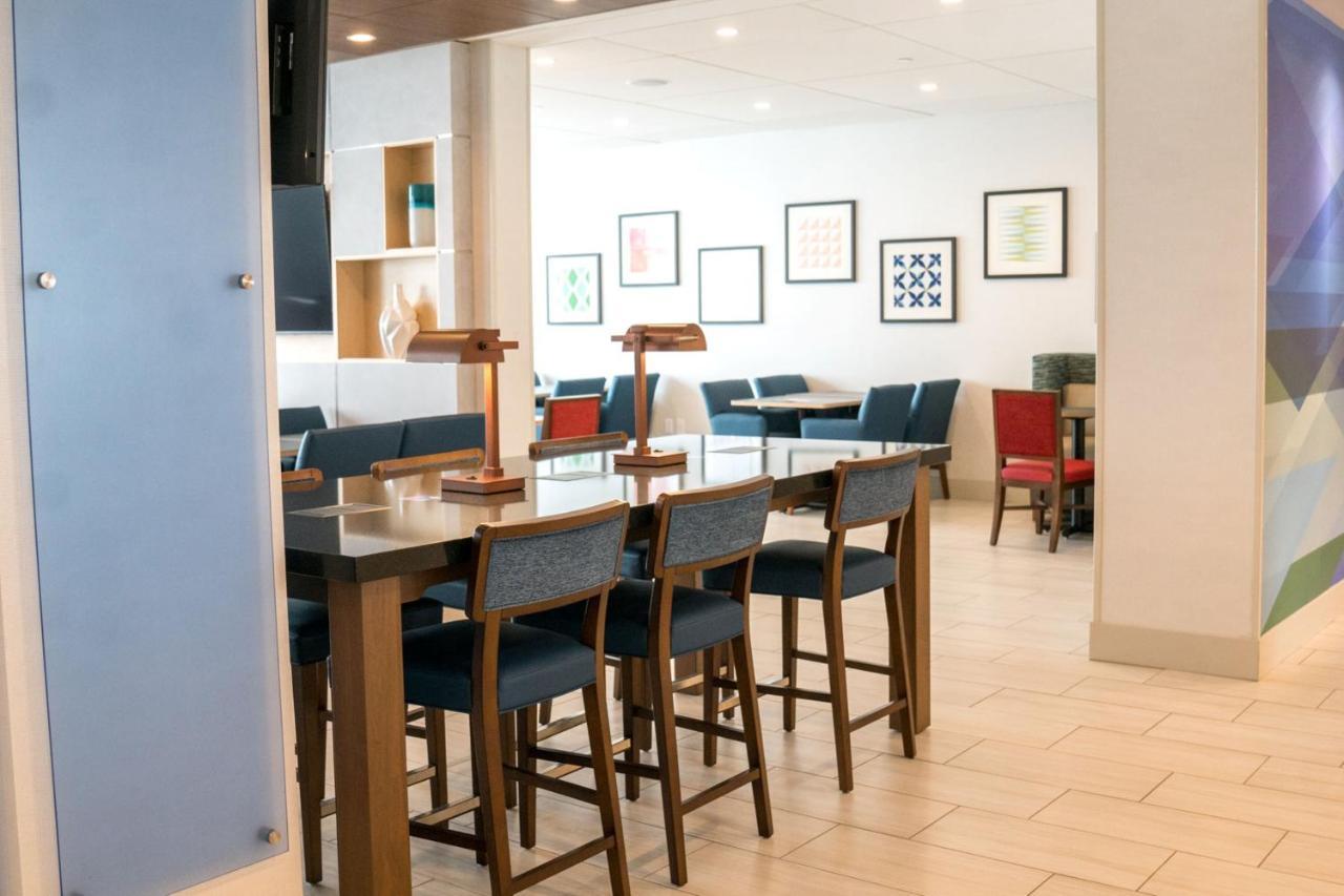 Holiday Inn Express & Suites - Brandon By Ihg Ngoại thất bức ảnh