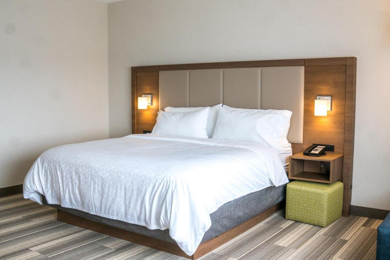 Holiday Inn Express & Suites - Brandon By Ihg Ngoại thất bức ảnh