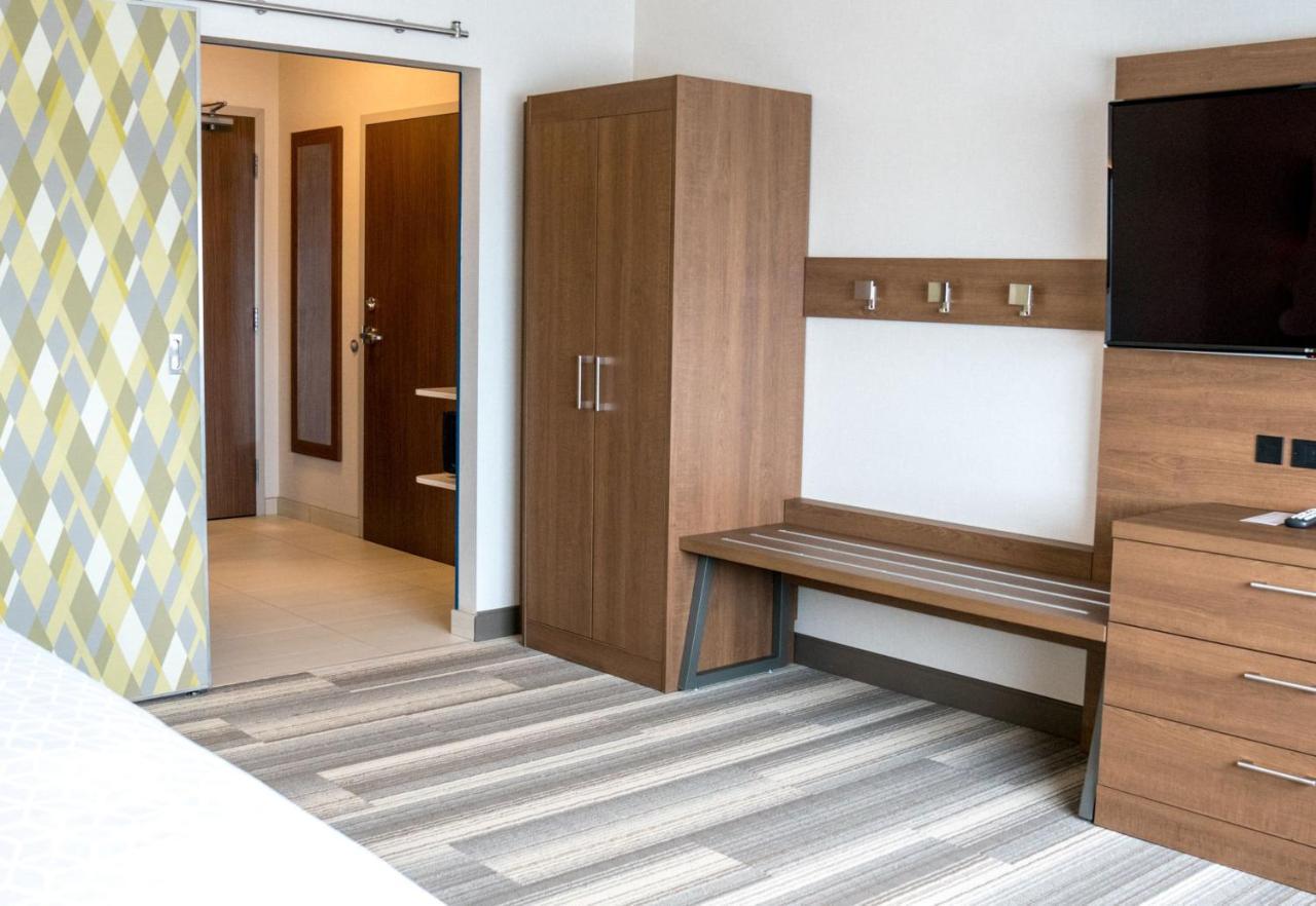 Holiday Inn Express & Suites - Brandon By Ihg Ngoại thất bức ảnh