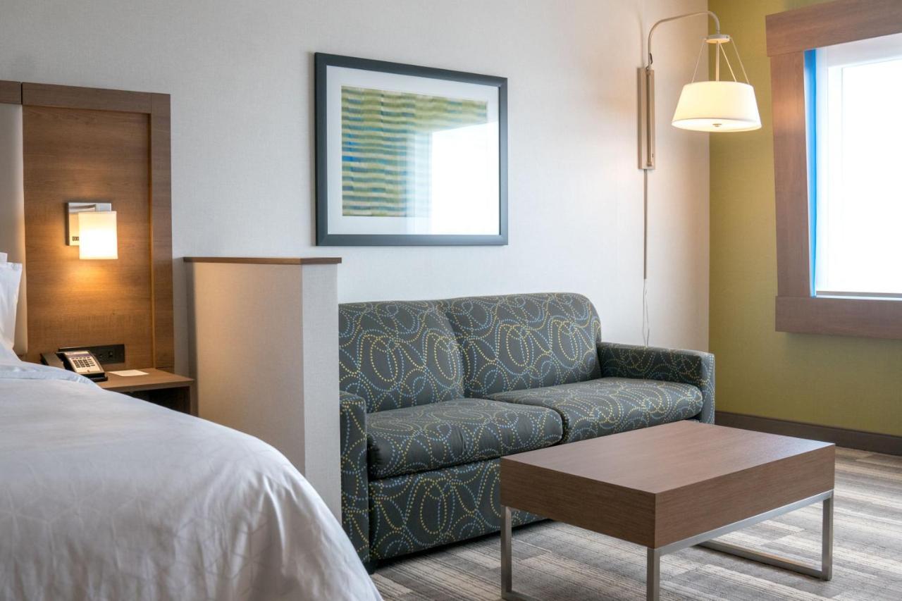 Holiday Inn Express & Suites - Brandon By Ihg Ngoại thất bức ảnh