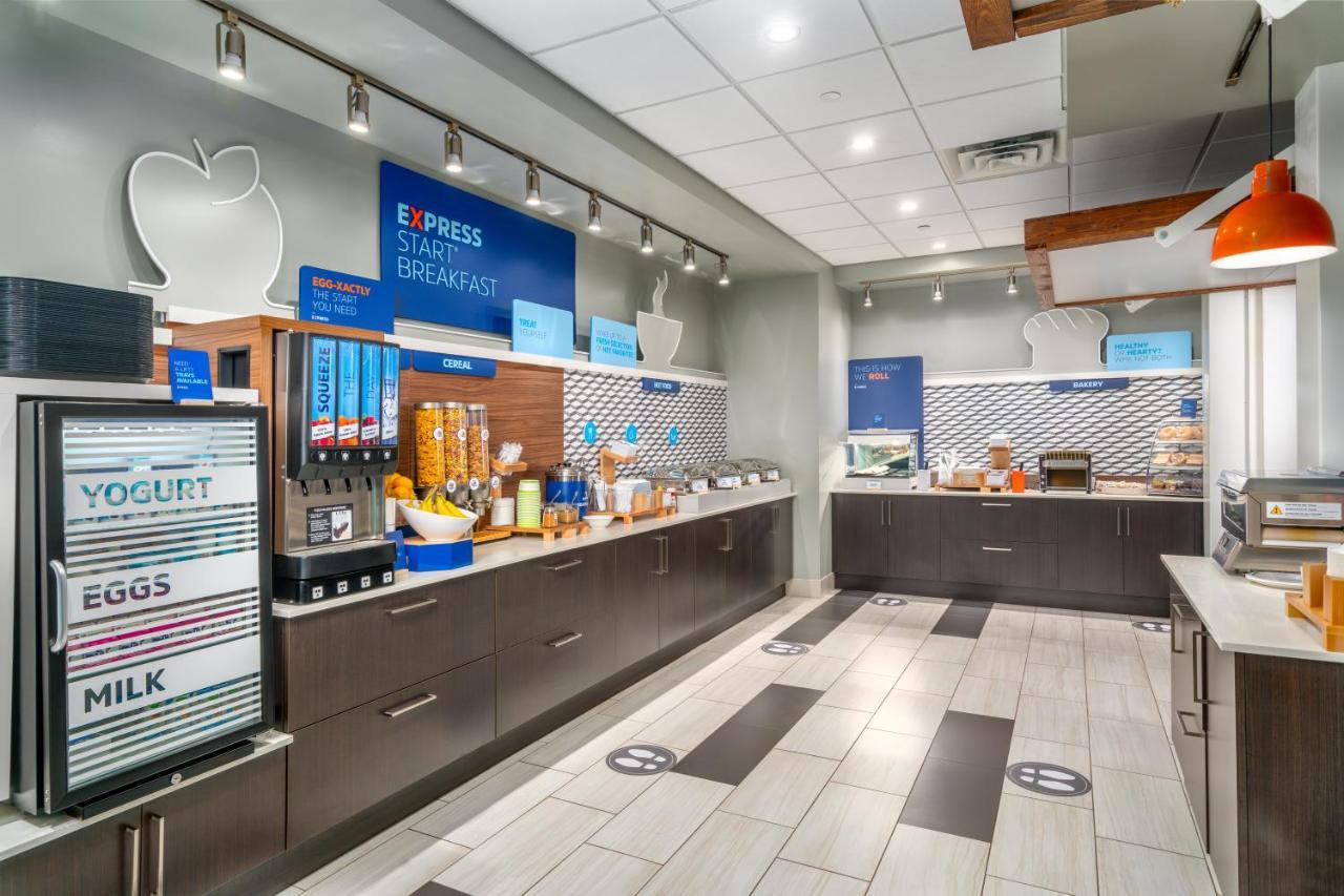 Holiday Inn Express & Suites - Brandon By Ihg Ngoại thất bức ảnh