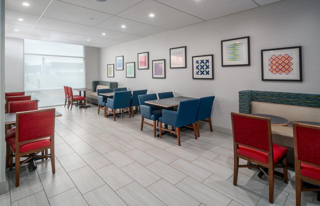 Holiday Inn Express & Suites - Brandon By Ihg Ngoại thất bức ảnh