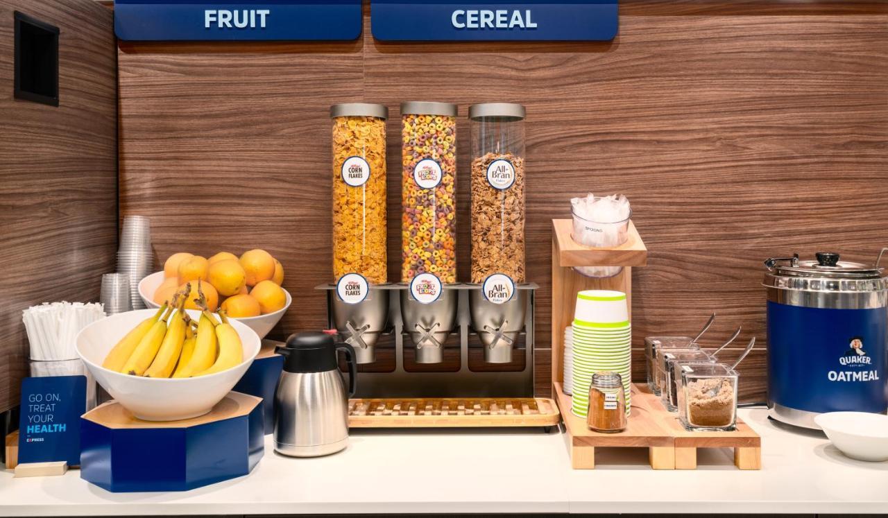 Holiday Inn Express & Suites - Brandon By Ihg Ngoại thất bức ảnh