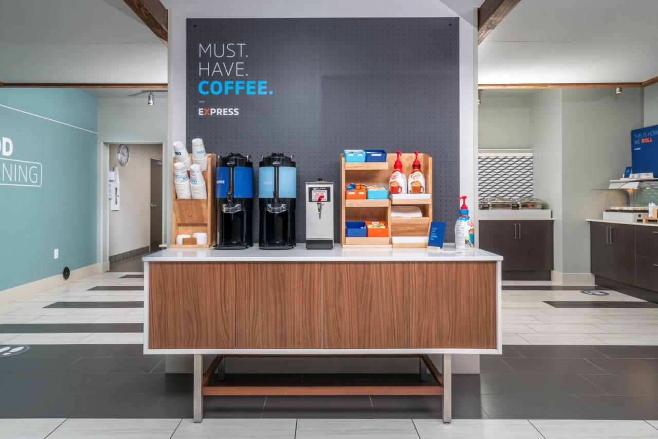 Holiday Inn Express & Suites - Brandon By Ihg Ngoại thất bức ảnh