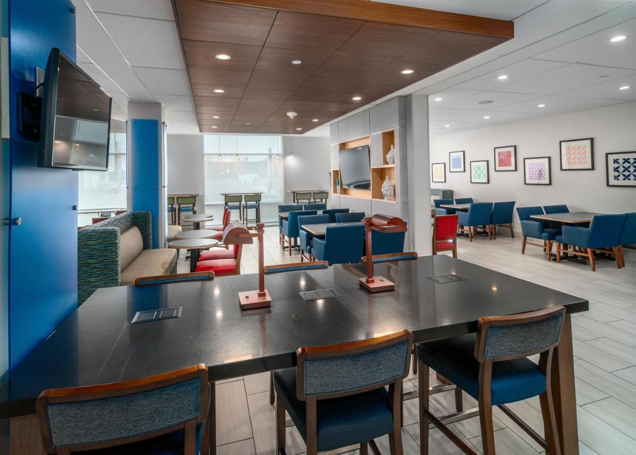 Holiday Inn Express & Suites - Brandon By Ihg Ngoại thất bức ảnh
