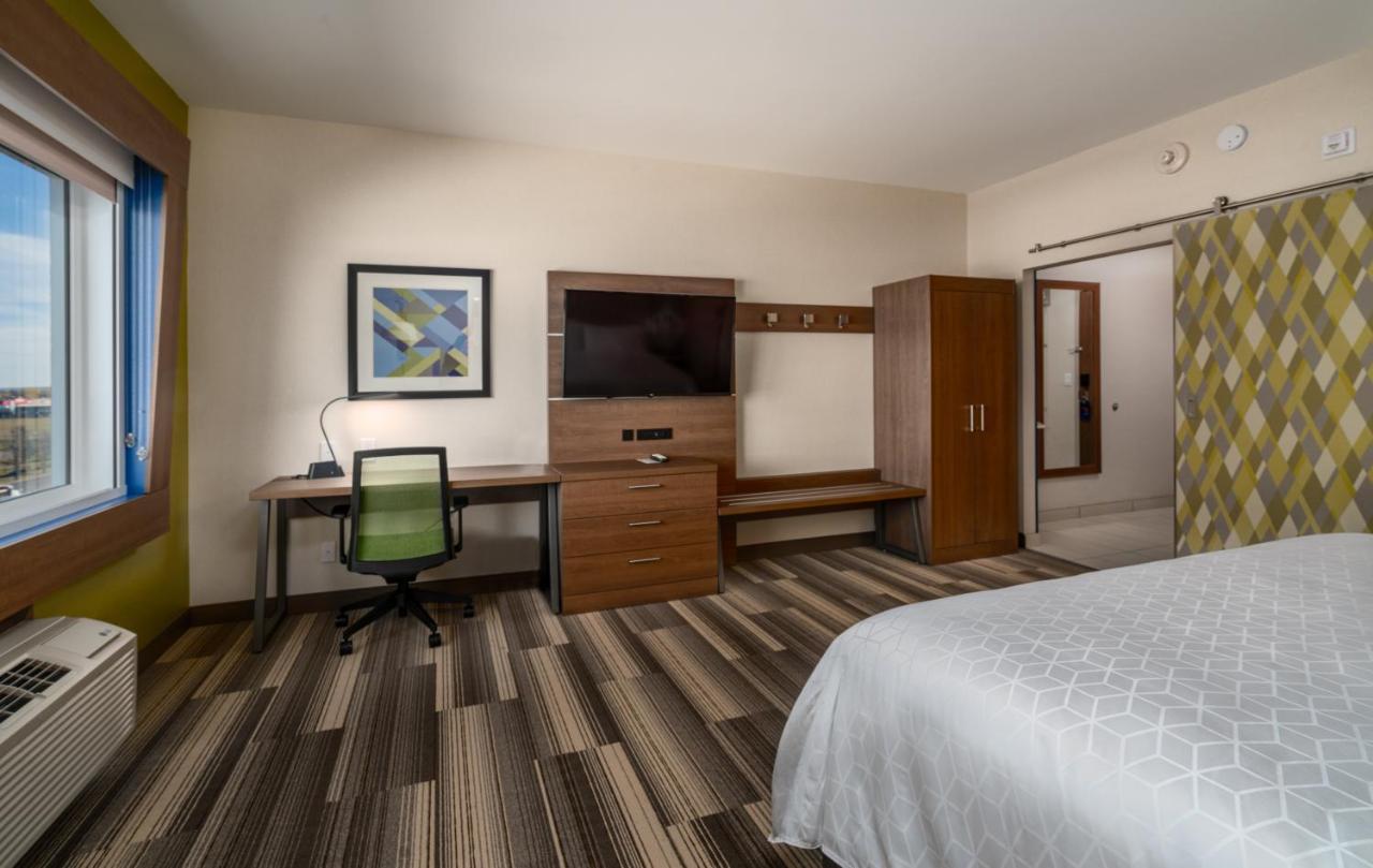 Holiday Inn Express & Suites - Brandon By Ihg Ngoại thất bức ảnh