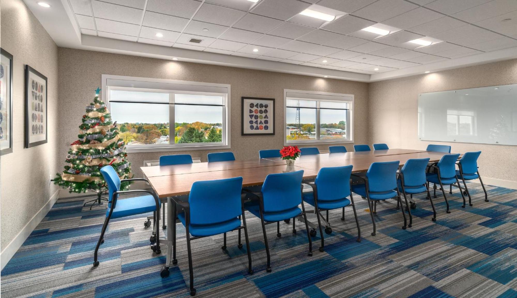 Holiday Inn Express & Suites - Brandon By Ihg Ngoại thất bức ảnh