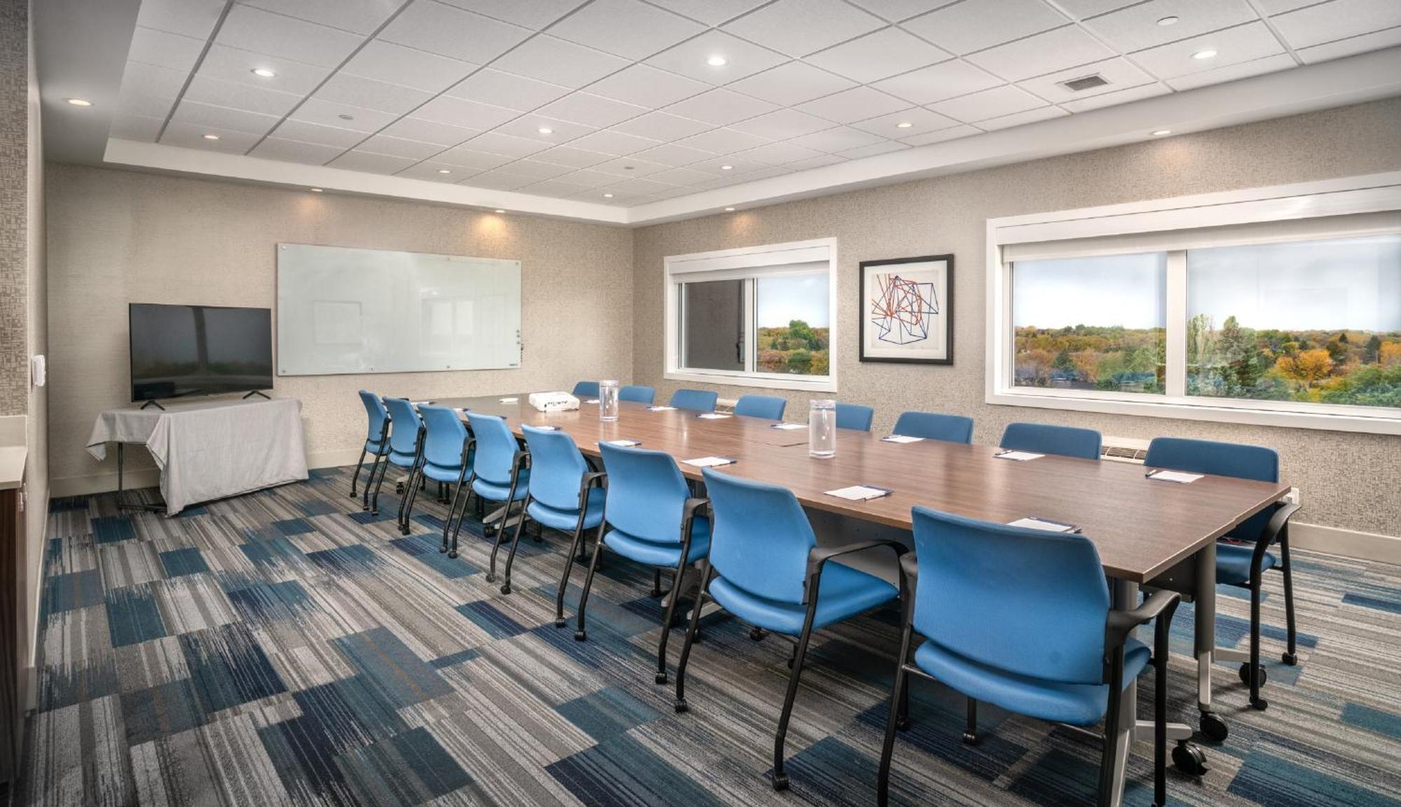 Holiday Inn Express & Suites - Brandon By Ihg Ngoại thất bức ảnh