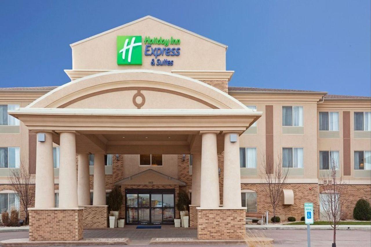 Holiday Inn Express & Suites - Brandon By Ihg Ngoại thất bức ảnh