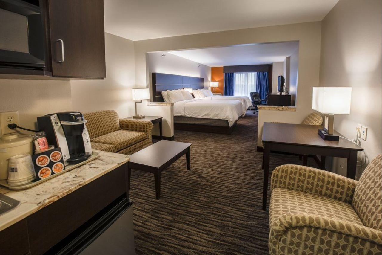 Holiday Inn Express & Suites - Brandon By Ihg Ngoại thất bức ảnh