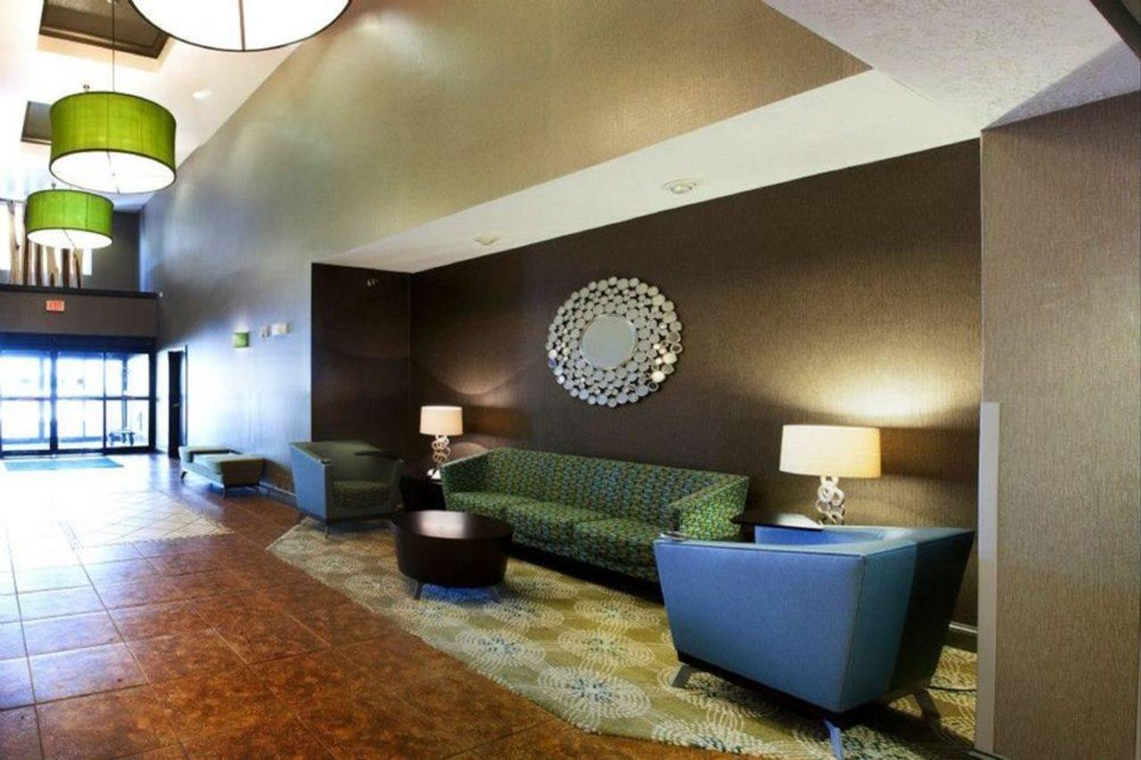 Holiday Inn Express & Suites - Brandon By Ihg Ngoại thất bức ảnh